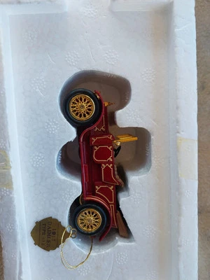 Matchbox Yesteryear 1911 DAIMLER TYPE A12 40th Anniversary Red Gold Rims in Box - Image 1 of 4
