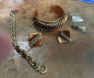 SELECTION OF COPPER JEWELRY - Picture 1 of 2