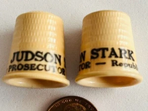 Juego de 2 dedales políticos de plástico vintage Judson Stark para fiscal - Imagen 1 de 4