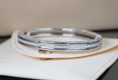 Brazalete de diamantes redondos pavé de oro blanco de 18 quilates Bvlgari B.zero1 de 6,75"" $19.000 Foto 1 de 4