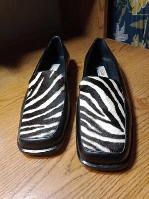 Talbots Italia Zapatos Mujer 7.5 M Mocasines Estampado Animal Cuero Negro Puntera Cuadrada Foto 1 de 4