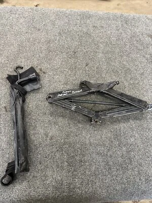 Pontiac Torrent 2008 2009 kit de herramientas de gato de neumático de repuesto de emergencia 13500018 OEM Foto 1 de 3