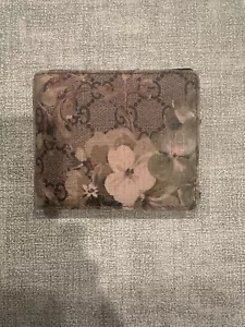 Gucci GG Supreme Monogram Blooms Flowers Men Leather Bifold Wallet - Picture 1 of 3