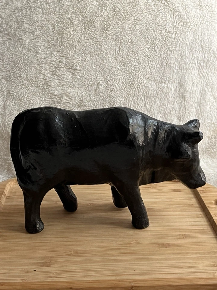"Estatuilla modernista ingenua arte popular vaca negra papel maché de colección 6"" H x 9"" L" Foto 1 de 4