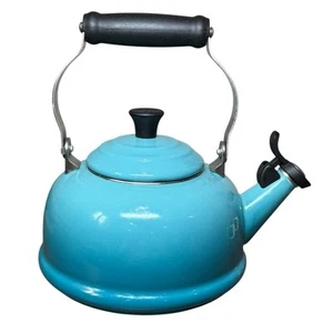 Le Creuset Whistling Tea Kettle Ombre Blue Enameled Steel 1.7 Quart 1.6 Litre - Picture 1 of 11