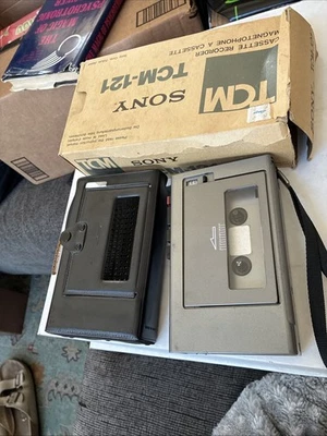 Grabadora de casete Sony TCM-121 con cubierta reproductor de cinta portátil se vende como está Foto 1 de 4