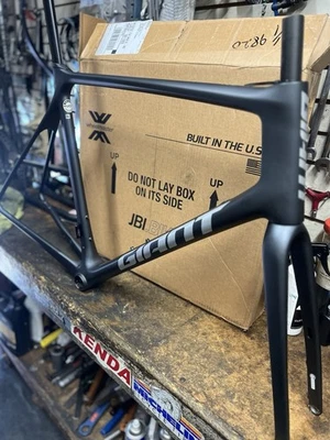 Giant TCR Advanced Pro 1 Disc Frame & Fork Size XL - Image 1 of 4