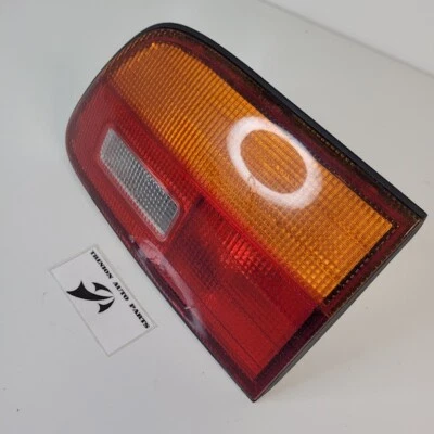 Luz de freno trasera interior Toyota Sienna 1998-2000 lado del pasajero derecho OEM Foto 1 de 4