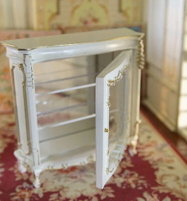 Gabinete lateral tallado estilo rococó francés miniatura 1:12 con vidrio y espejo Foto 1 de 4