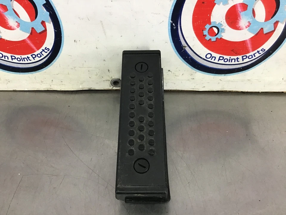 Infiniti G35 2004 reposapiés pedal muerto 67840 OEM 13BG1CA Foto 1 de 4