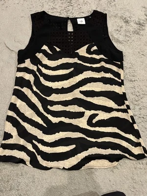 Blusa Cabi Tivoli para mujer XS negra transparente estampado de cebra escote de malla 5046 Foto 1 de 4