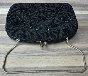 Pochette nera con cinturino a mano motivo fiori perline chiusura bacio vintage - Foto 1 di 13