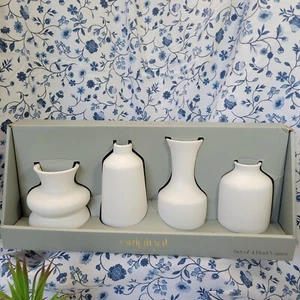 Originals Set Of 4 Bud Vases White Ceramic New In Box Art Deco Boho Chic - Picture 1 of 16