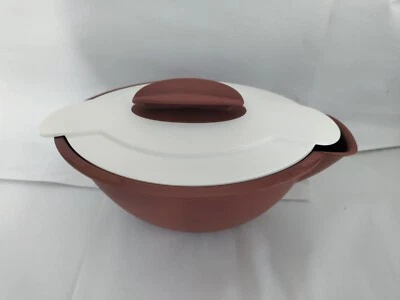 Barco de salsa de calor y servicio Tupperware aislado con tapa (falta inserto) solo 2 piezas Foto 1 de 4