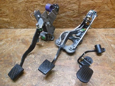 JDM 1999 2006 TOYOTA CELICA ZZT230/231 MT PEDAL DE FRENO EMBRAGUE DE VELOCIDAD JUEGO DE PEDALES OEM Foto 1 de 4