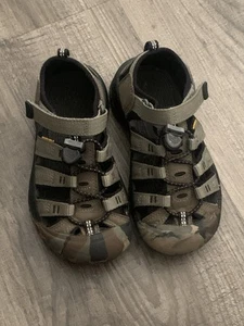 KEEN NEWPORT Waterproof Sandals Kids Size 12 Green Camo Hiking Water Shoes - Picture 1 of 11