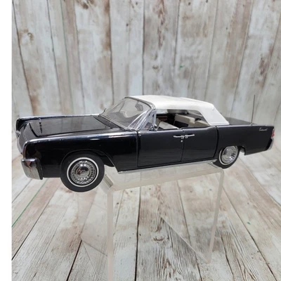 Franklin Mint 1:24th Scale 1961 Lincoln Continental Black No BOX  - Image 1 of 4