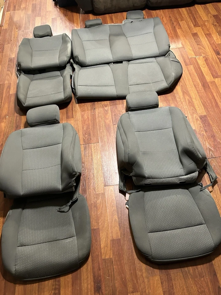 Juego completo de fundas de asiento de ropa originales que salieron de una F250 2020. Foto 1 de 4