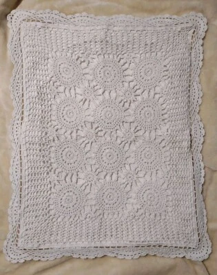 Винтажная вязаная крючком подушка маленькая наволочка цвета слоновой кости 22 x 16 дюймов богемное хиппи коттеджкор  - Изображение 1 из 4