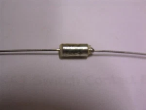 20 Condensatori assiali tantalio Sprague 150D274X9035A2 .27uF 10% 35V - Foto 1 di 1