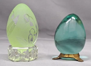 2 Vtg Green Frosted Clear lily of valley Glass Egg Shape Figurine w/ stand - Picture 1 of 9