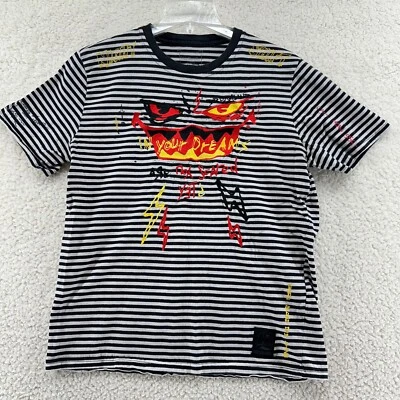 Camiseta Dreamland Para Hombres L B/N Rayas SS Bordada En Tus Sueños Aún Asustado Foto 1 de 4