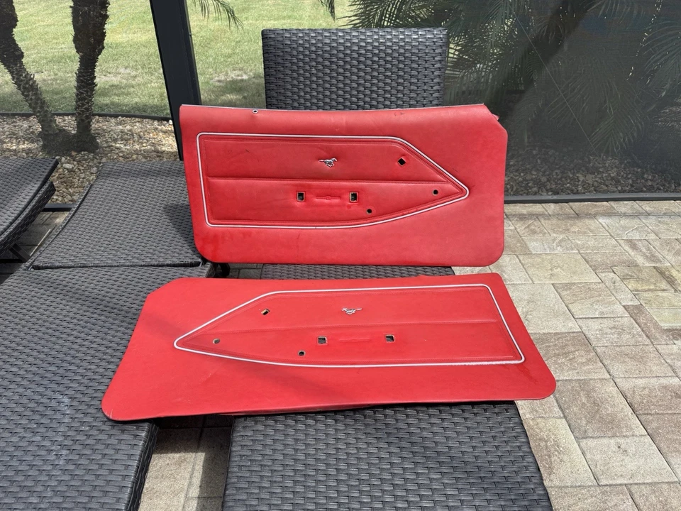 PANELES DE PUERTA MUSTANG II 1974 1975 1976 1977 1978 ROJO MUSTANG Foto 1 de 4
