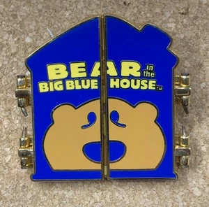 2005 Walt Disney Bär im großen blauen Haus Klappfenster Pin - Bild 1 von 5