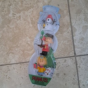 Conjunto de figuras navideñas Peanuts Snoopy Charlie Brown Sally Just Play NUEVO - Imagen 1 de 2