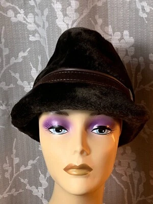 De Colección UNITED HATTERS GORRA & Sindicato de Trabajadores de Sombrerería Sombrero Negro de Piel Sintética Fedora Med Foto 1 de 4