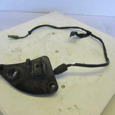 Kawasaki Vulcan 88 VN1500A 1993 OEM soporte de clavija delantera derecha y sensor de freno trasero Foto 1 de 4