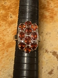 Orientalischer Rubin und Sterlingsilber Ring Größe 8 Atemberaubende Farbe - Bild 1 von 7