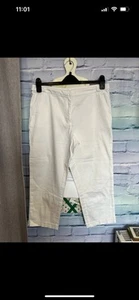 TU White 3/4 Trousers, size 12 - Picture 1 of 4