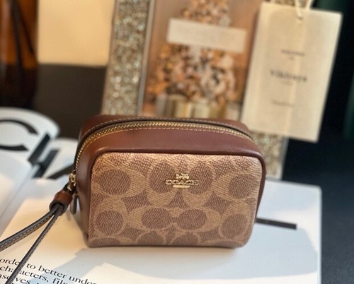 Coach Pouch braccialetto quadrato in tela firmato con cinturino nuovo con etichetta CW907