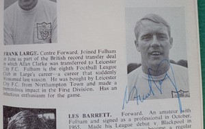 ❤ SWiNDON TOWN'1879 F.C. PLAYERS & MANAGERS - HAND SiGNED CARDS & PHOTOS