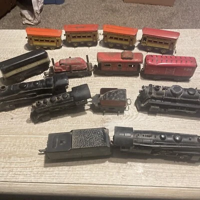 Lot Of 14 O Gauge Pre War Train Cars And Locomotives. Collectible Trains - Image 1 of 4