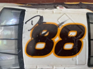 2001 1/24 Action Racing Dale Jarrett #88 UPS Ford Autographed - Picture 1 of 4