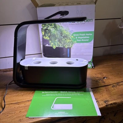 Sistema de jardín AeroGarden Sprout - Sin cápsulas - Nunca usado Foto 1 de 4