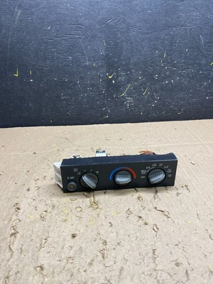 2001 - 2007 GMC Chevrolet Express 1500 Climate Control A/C u5497 DG - Image 1 of 4