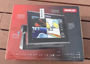 Display multifunzione Simrad GO9 XSE 9’’’ con trasduttore attacco poppa 83/200 - Foto 1 di 4