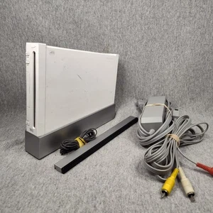 Nintendo Wii RVL-001 (USA) Weiß Konsole mit Netzkabel / Cinch / Light Bar GETESTET - Bild 1 von 8