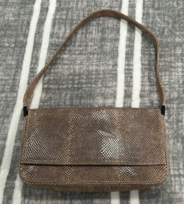 Bolso de Hombro Stuart Weitzman Tostado con Correa y Acabado Texturizado Foto 1 de 4