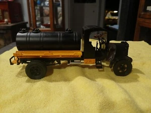 Tonkin Réplicas 1923 Kenworth Tanker Escala 1:32 Negro con Borde de Madera - Imagen 1 de 7