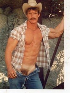 FOX STUDIOS  ORIGINAL ART PHOTO * 5X7 * MATT HOLLENDER   * BEEFCAKE HUNK - Picture 1 of 1