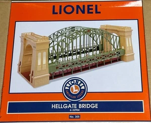 Lionel 6-32904 HELLGATE Bridge No. 305 Cream & Green Tinplate O-Gauge - Picture 1 of 4