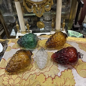 5 alte Trauben aus buntem Gussglas zum Aufhängen Deko Wein - Bild 1 von 4