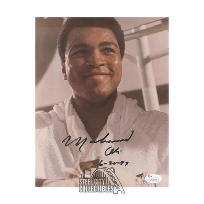 Muhammad Ali Autographed 8x10 Boxing Photo - JSA LOA (Smile) - Image 1 of 2