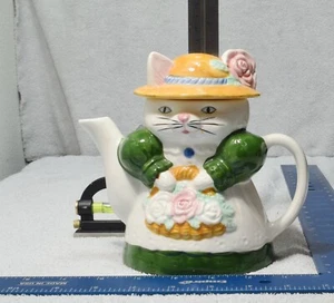 Vintage Porcelain Lady Cat Teapot green Dress Hat by Seymour Mann for Disney 90 - Picture 1 of 7