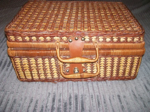 Vintage Woven Picnic Basket-18"Lx12"Wx8 1/2"Hx5"Deep-Blue&White Checked Lining Cover