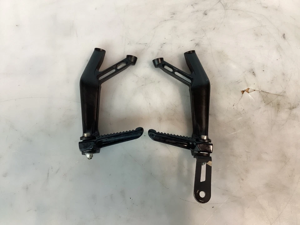 15-24 Yamaha YZF R1 R1S R1M Right & Left Side Rear Passenger Foot Peg Rest OEM - Image 1 of 1